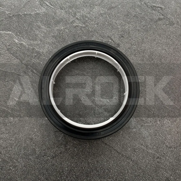 Garter spring-loaded double lip | Maintains constant contact with rotating shafts | Reduces leakage in high-vibration environments